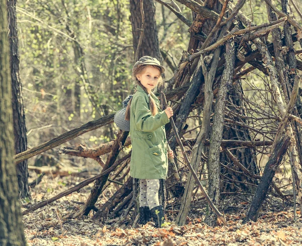 Little girl in  wood near  hut — Stock Photo, Image