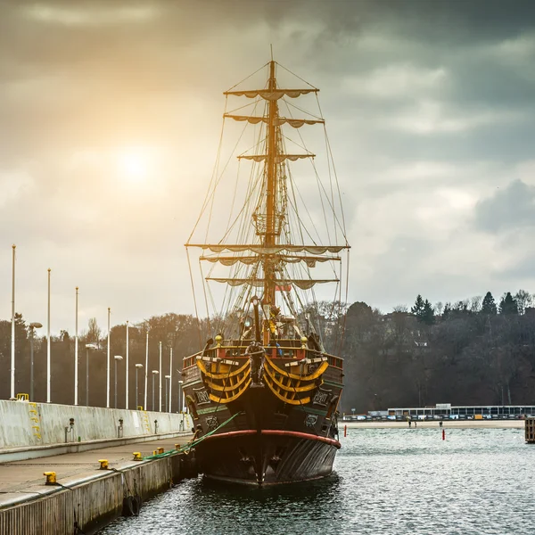 Toeristische piratenschip in Sopot — Stockfoto