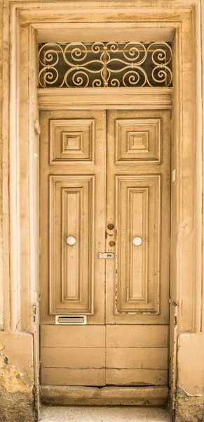 Porta esterna tradizionale a Malta — Foto Stock