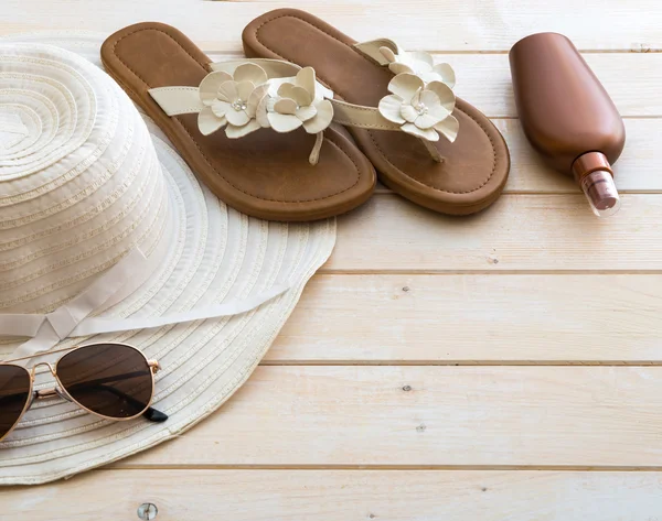 Accesorios de playa sobre fondo —  Fotos de Stock