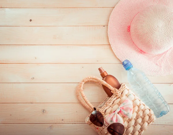 Accesorios de playa sobre fondo —  Fotos de Stock