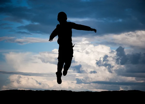 Bonito menino salto — Fotografia de Stock