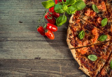 Mantarlı vejetaryen pizza.