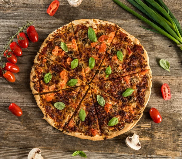 Pizza vegetariană cu ciuperci — Fotografie, imagine de stoc