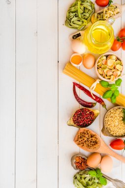 baharat ve pişmemiş makarna