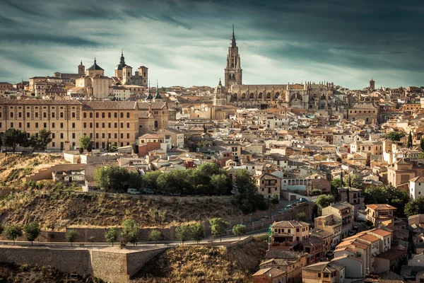 Toledo en España durante la puesta del sol — Foto de Stock