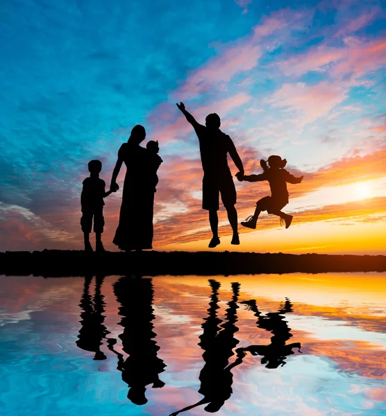 Happy family on the seacoast — Stock Photo, Image