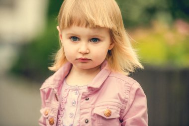 Sokakta güzel bir kız