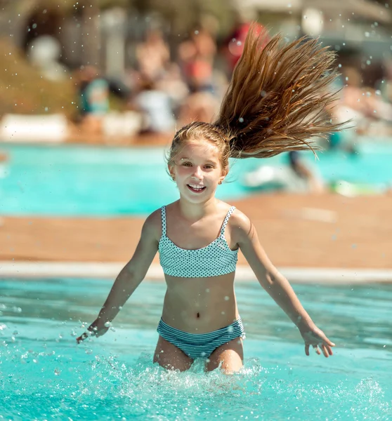 Little girl  in the pool — Stock Photo, Image