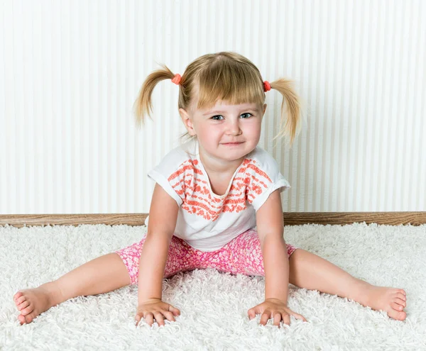 Happy little  girl engaged in physical activity — Stock Photo, Image