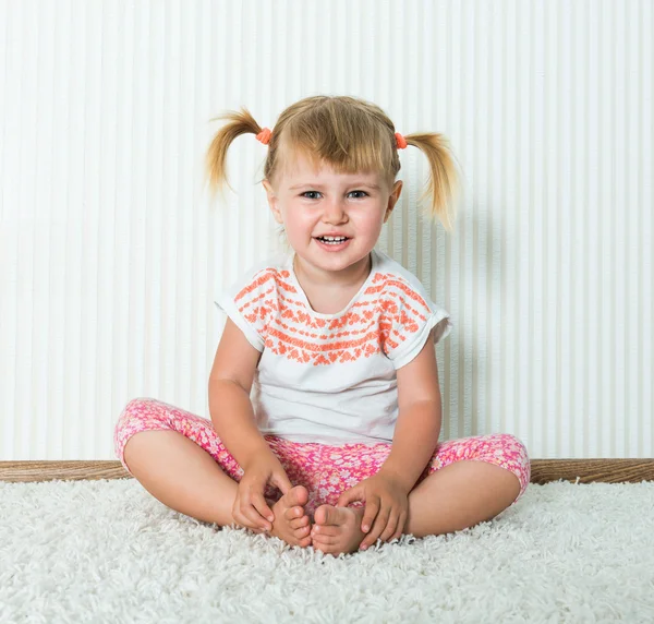 Girl engaged in physical activity — Stock Photo, Image