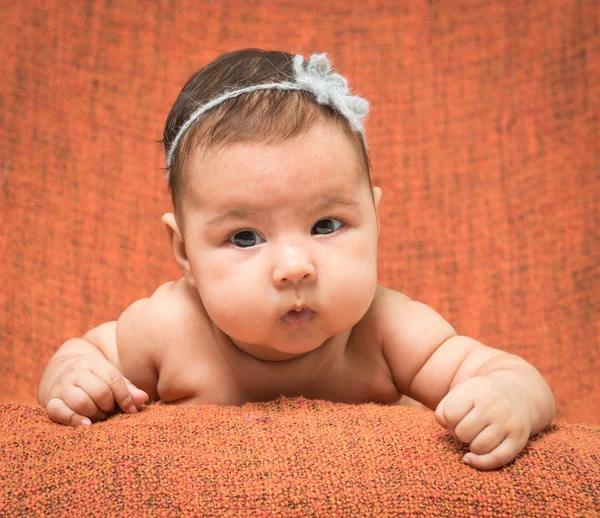 Chica de dos meses con decoración en la cabeza —  Fotos de Stock