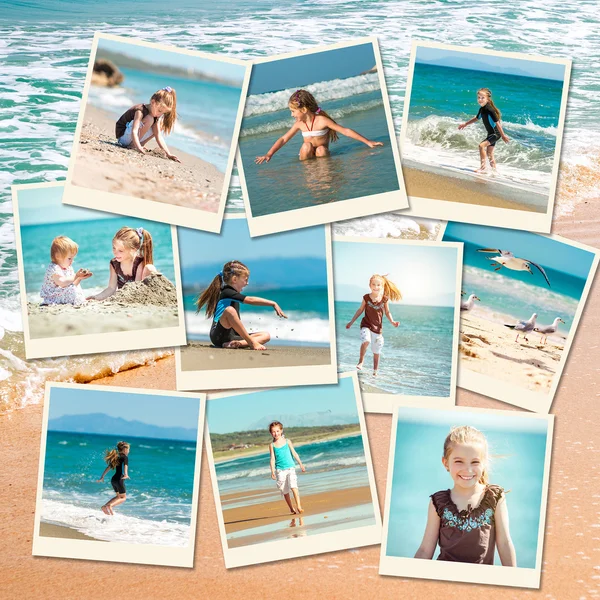 Chica jugando con su hermana en la playa — Foto de Stock