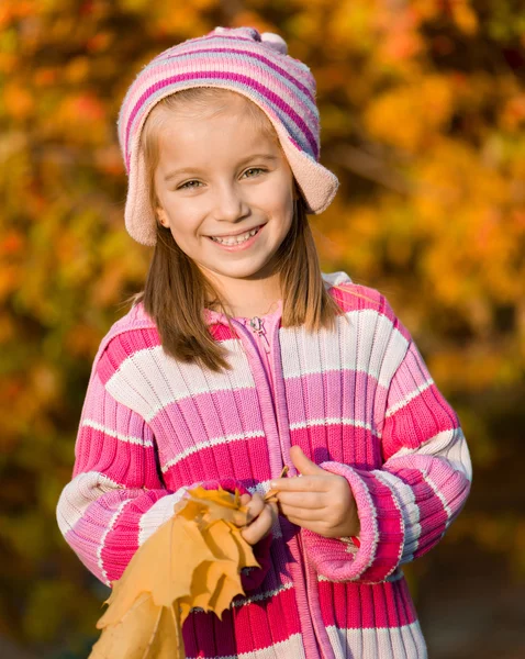 Retrato de otoño de niña —  Fotos de Stock