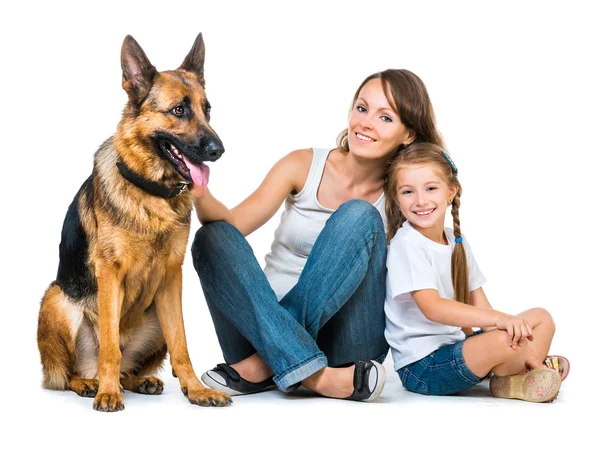 Moeder met meisje en hun herder — Stockfoto