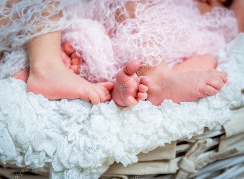 small feet newborn twins