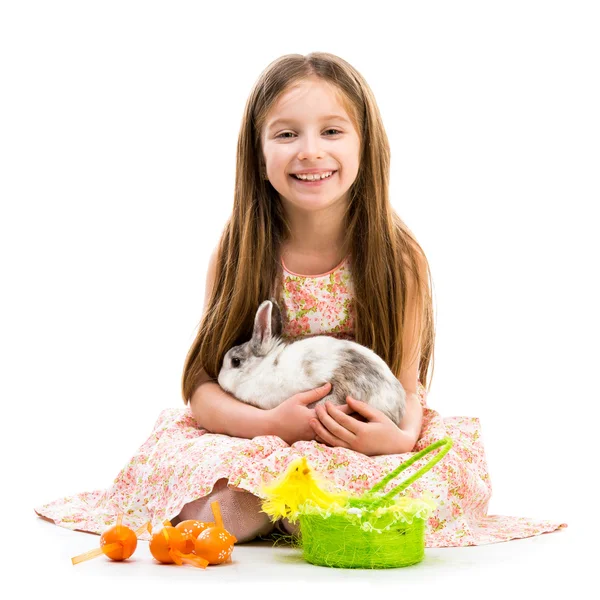 Menina feliz e coelho — Fotografia de Stock
