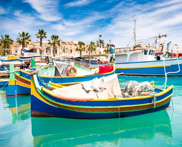 Lodě v přístavu Marsaxlokk — Stock fotografie