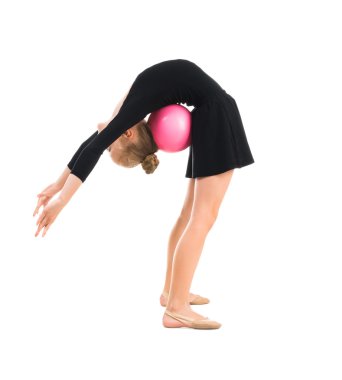küçük jimnastikçi egzersiz topu ile yapmak