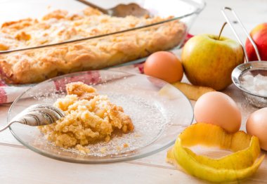 Ev yapımı elmalı turta.