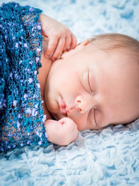 Yeni doğan bebek uykuda