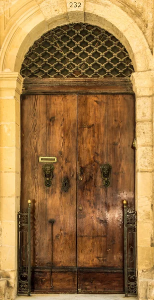 Porta exterior tradicional em Malta — Fotografia de Stock