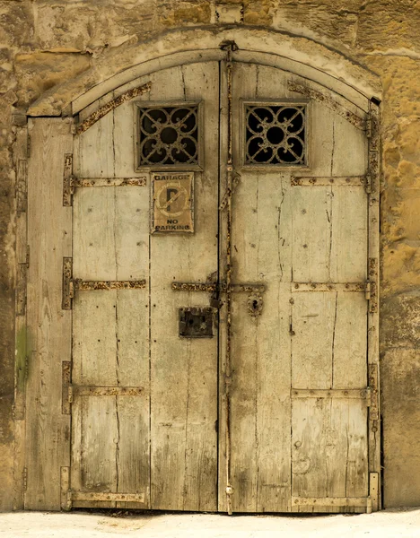 Deur in het historische centrum van Malta — Stockfoto