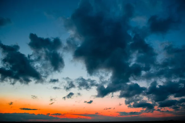 Ciel de coucher de soleil ardent — Photo