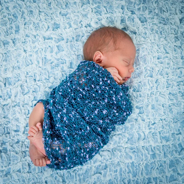 Yeni doğan bebek uykuda — Stok fotoğraf