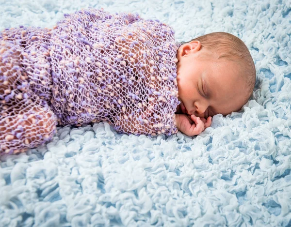 Bebé recién nacido niña — Foto de Stock