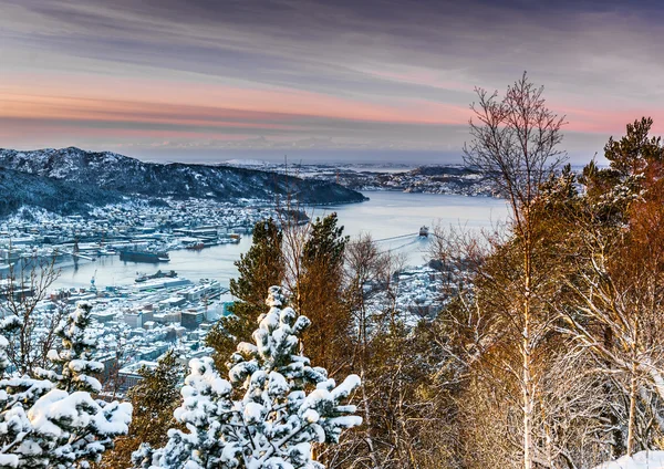 Zonsondergang op de bergtop — Stockfoto