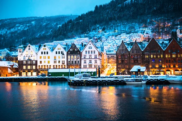 Vista nocturna en Brujas — Foto de Stock