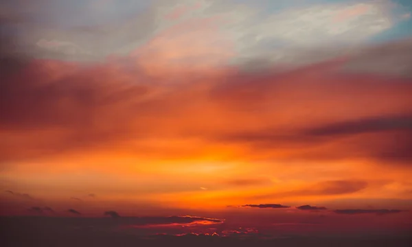 Cielo de puesta de sol ardiente — Foto de Stock