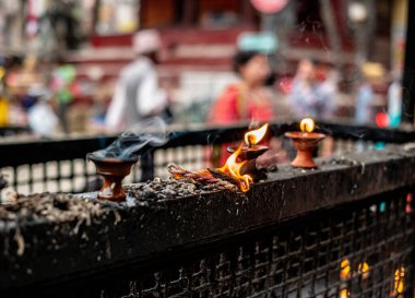 Nepal 'de Katmandu Sokağı' nda Dini Mumlar