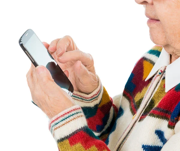 Az okostelefont használó idős nő — Stock Fotó