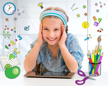 küçük kız ve onun sihirli tablet