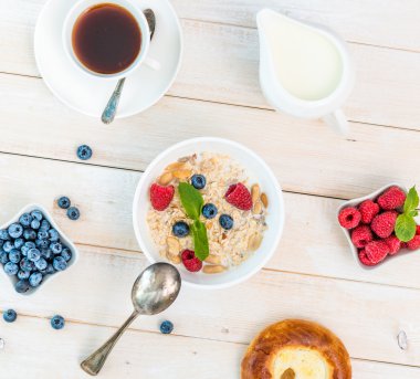 Müsli ile sağlıklı bir kahvaltı.