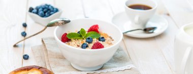 lezzetli kahvaltı ile müsli