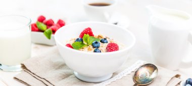 lezzetli kahvaltı ile müsli