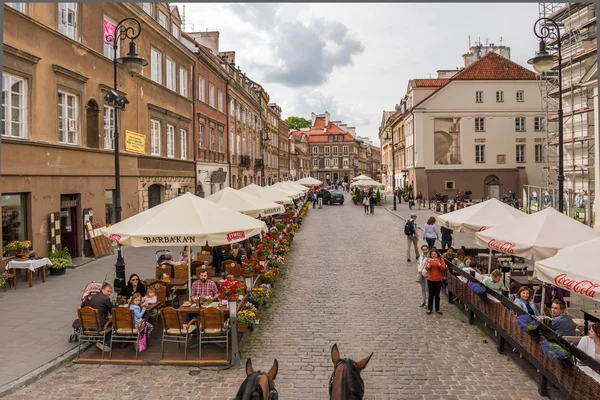 Straat in de oude stad van Warschau — Stockfoto