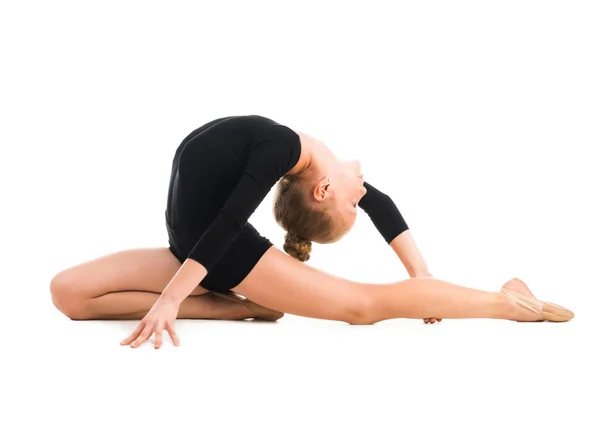 Petite gymnaste faire de l'exercice avec corde à sauter — Photo