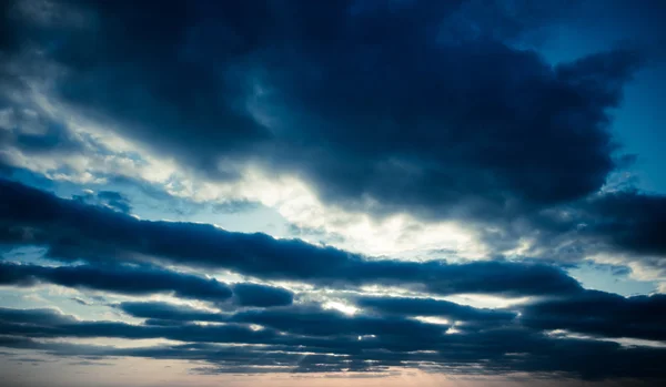 Herrlicher Himmel bei Sonnenuntergang — Stockfoto