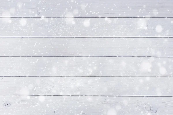 Белые деревянные доски и снег — стоковое фото