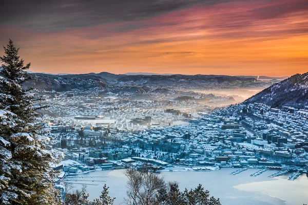 Zonsondergang op de bergtop — Stockfoto