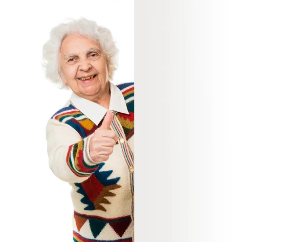Mulher idosa ao lado de ad board — Fotografia de Stock