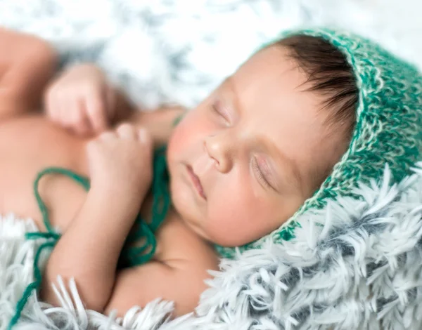 Newborn boy sleeping on grey blanket — Stock Photo, Image