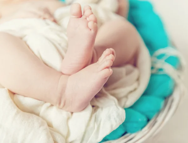 Lovely little feet under blanket — Stock Photo, Image