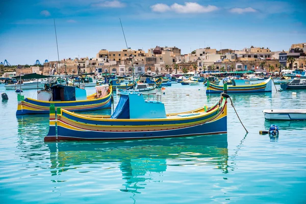 Barcos en puerto de Marsaxlokk — Foto de Stock