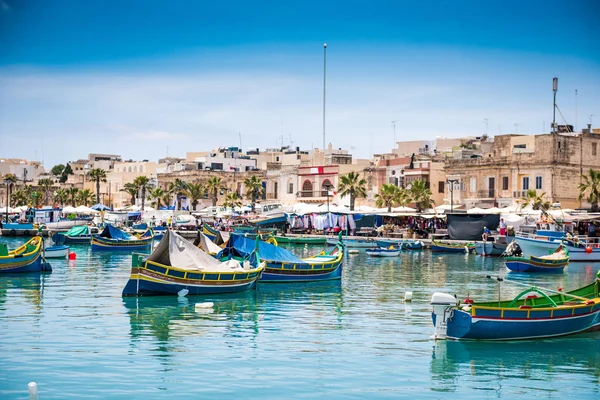 Barcos en puerto de Marsaxlokk — Foto de Stock