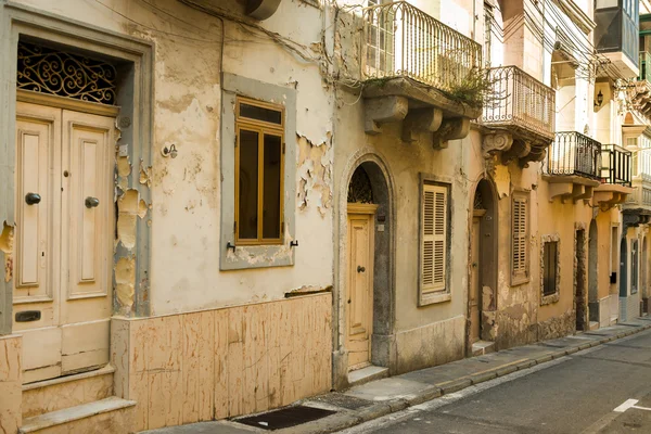 Calle estrecha en Malta — Foto de Stock